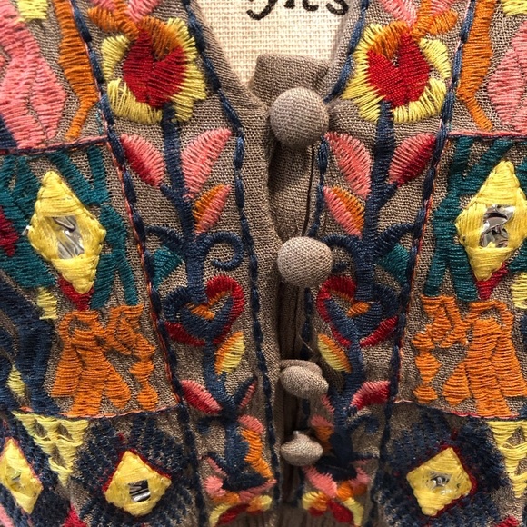 Umgee USA Small Olive Green Peplum Blouse  Embroidered, buttons, Dolman Sleeves - Picture 6 of 7